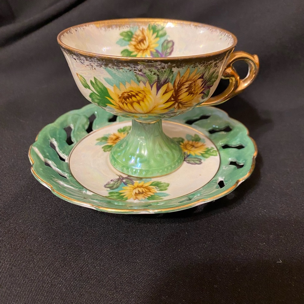 Japan Pedestal teacup set by Inarco